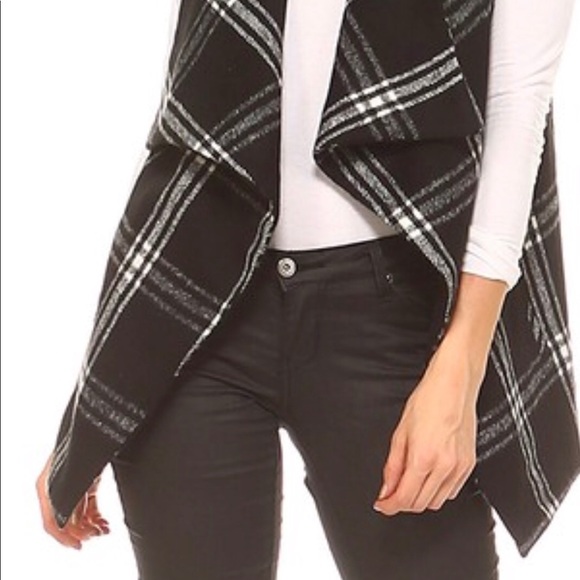 Black and white vest. - Picture 3 of 5